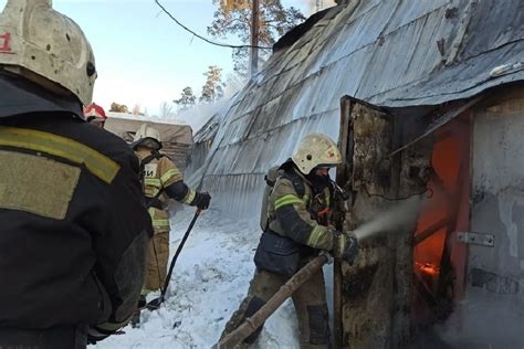 Авария на промышленной площадке вызывает пожар