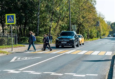 Автодороги рядом с учебными заведениями: зона специальных требований