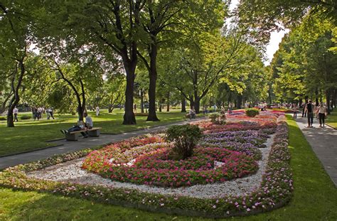 Атмосферные парки и скверы