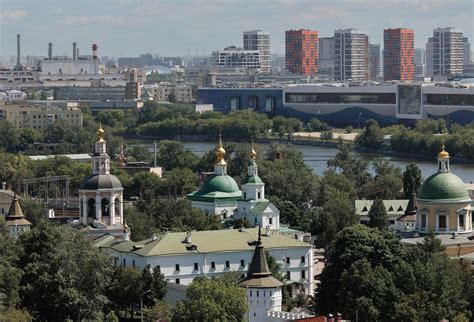 Близость к столице и развитая транспортная система