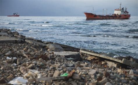 Влияние человеческой деятельности на примыкающие участки Охотского моря: последствия и решения