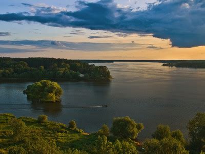 Водохранилище "Иваньковское": экстримальные виды водного спорта и великолепный пейзаж