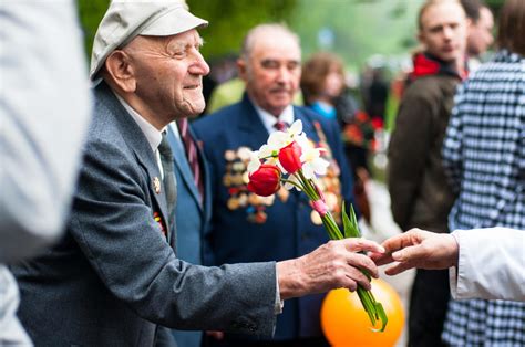 Выплаты в 2021 году: размеры и условия помощи детям в честь 1 июня