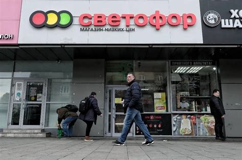 Где найти ближайщий пункт продаж товаров сети "Светофор" в Северной столице