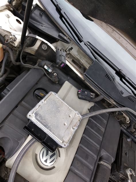 Детальная схема размещения разъема диагностики для Volkswagen Passat B6