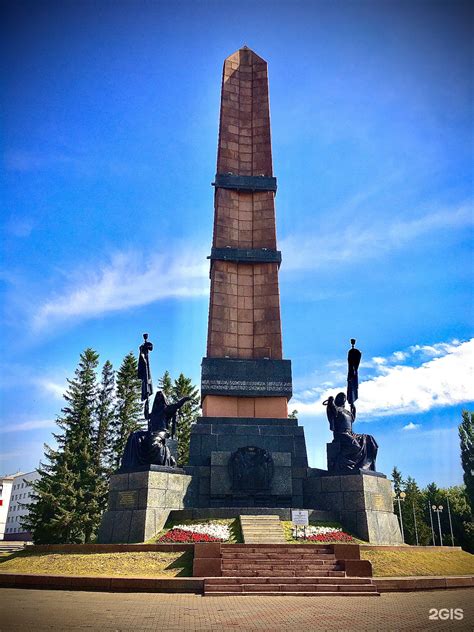 Исторические и современные достопримечательности на центральной улице Уфы