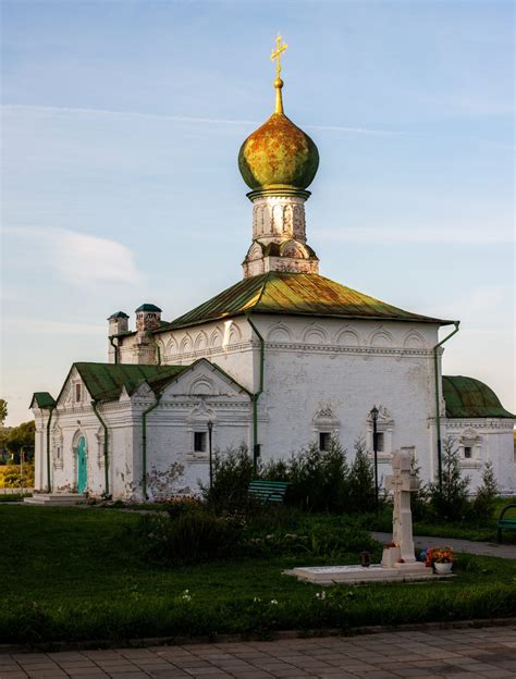 Исторические храмы и святыни, привлекающие верующих и паломников