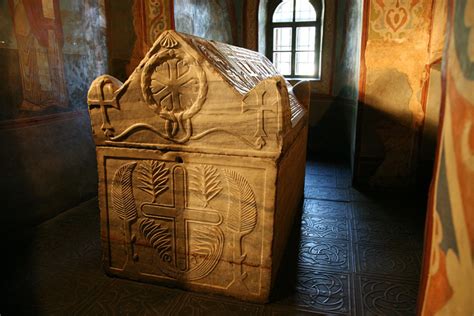 История исчезновения святых останков