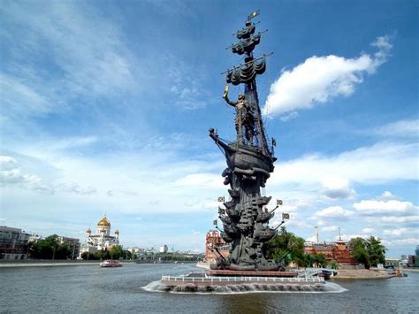 Корабли и канаты: символы и памятники города