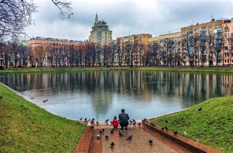 Легенды про памятную скамейку на Патриарших