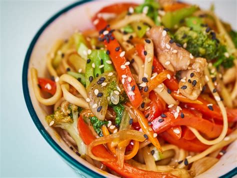 Легкая куриная ли до хен с овощами для здорового стола