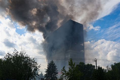 Масштабный пожар в многоэтажном здании