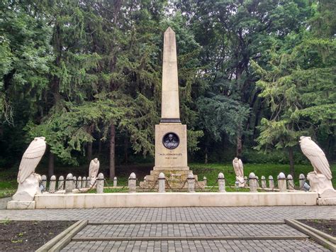 Место, где возвышается памятник великому стародруку