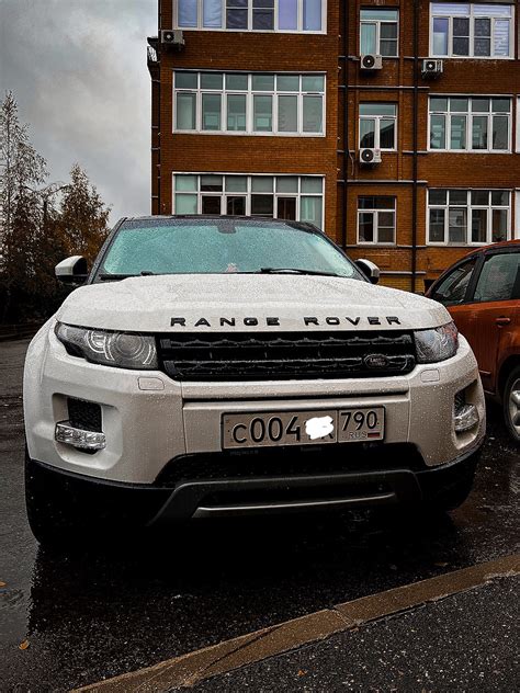 Местоположение идентификационного номера на Range Rover Evoque