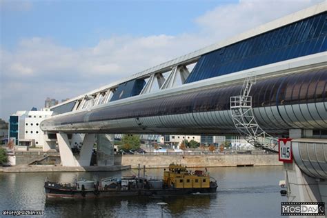 Мост на Краснопресненской набережной: переправа через реку Москва