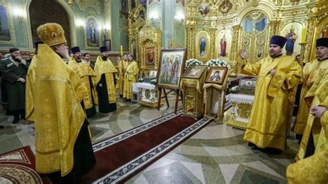 Мощи Святого Спиридона в других городах России: молитва, почитание и столпы веры