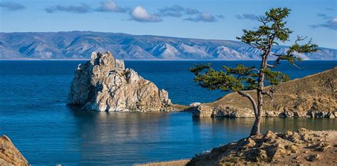 Наслаждение прогулками по живописным пляжам озера Байкал в ноябре