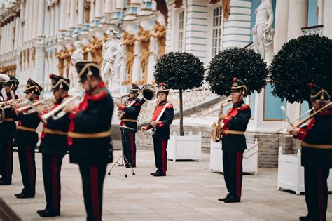 Незабываемые сцены в Екатерининском дворце: главные события в замке