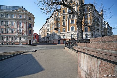 Описание жизни Нахимовской улицы в Москве во времена детства Великого государя