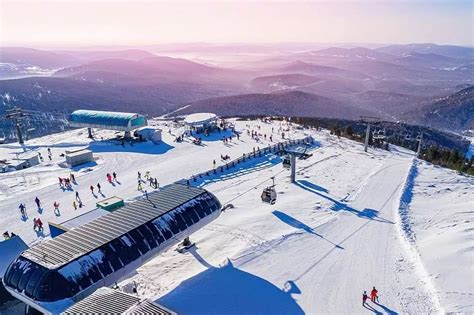 Описание популярных курортов и развлечений в зимний месяц