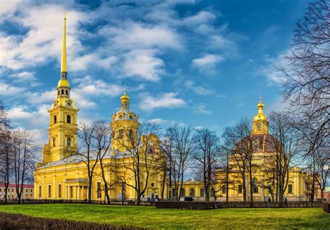 Описание уникальной архитектуры Петропавловской Церкви и ее значимость для Петра I