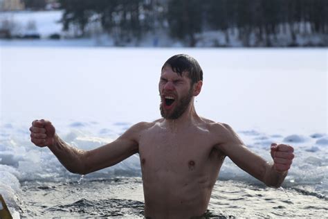 Оптимальные моменты для успешного погружения копья в воду