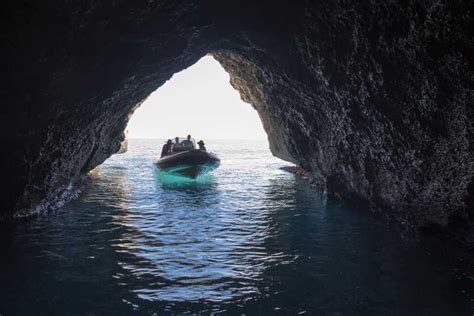 Освежитесь в путешествии на лодке по захватывающим водным просторам Швейцарии