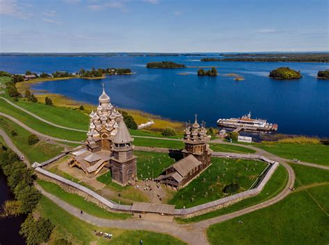 Остров Кижи - уникальный ансамбль деревянной архитектуры