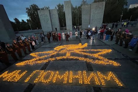 Отражение исторической памяти в монументе Шурика и Лидочки