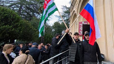 От первых протестов к появлению самопровозглашенной республики