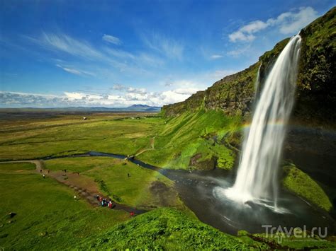Очаруйтесь потрясающими каскадами воды в величественных водоемах страны