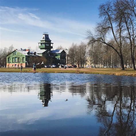 Парки и скверы: прекрасные места для прогулок во время осеннего ливня