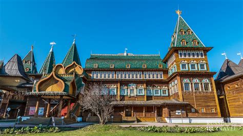 Парк "Коломенское": исторический курган и просторные зеленые поля
