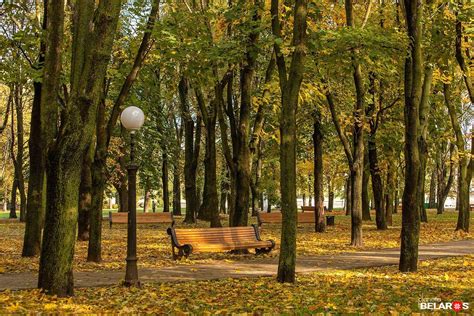 Парк имени Янки Купалы: атмосфера культурного наследия и любовных романтиков