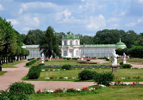 Приятная атмосфера для прогулок и знакомства с достопримечательностями