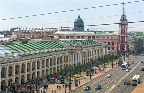 Прогулка по главной артерии Санкт-Петербурга: Встреча культуры и шопинга на Невском проспекте