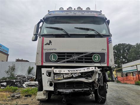 Процесс замены элемента измерения теплового режима в Volvo FH13