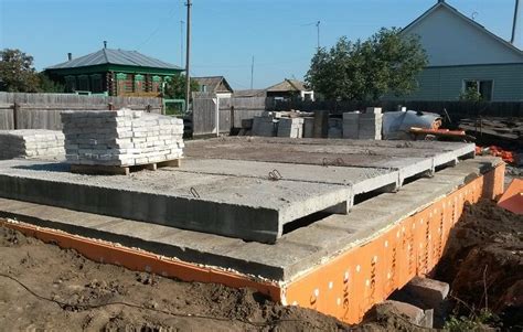 Процесс подготовки к установке элементов перекрытия на основание из свай