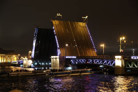 Регулярное время разводки мостов в Москве: где и когда это происходит