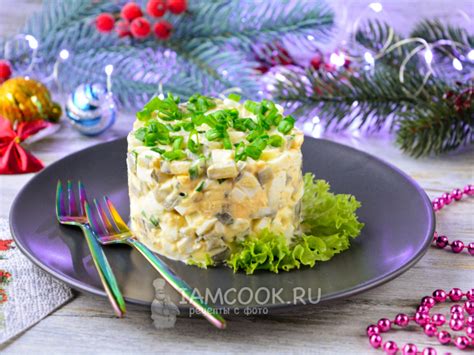 Свежие и вкусные салаты с солеными огурцами