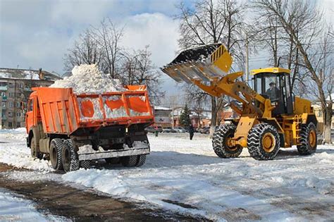 Сильное ниспадение снега в Поволжье: специальные бригады развернуты для очистки дорог