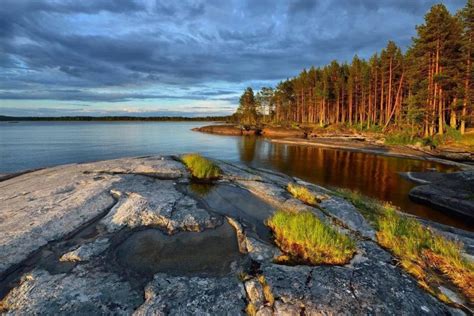 Сказочные озера Республики Карелия: где найти кристально чистую воду и удивительное окружение