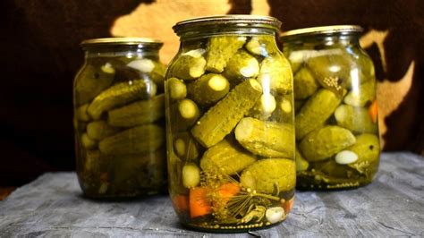 Сохранение аромата маринада при укупорке банок с маринованными огурцами
