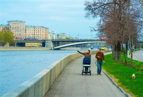 Спокойные прогулки по набережной реки Туры