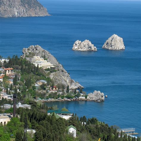 Теплые курорты Крыма: новогодняя атмосфера средиземноморского побережья