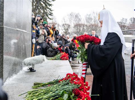 Традиционные выражения памяти: что произносят на траурной церемонии в честь ушедшей матери