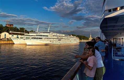 Туристический потенциал октябрьского цветения морских просторов: достоинства и возможности