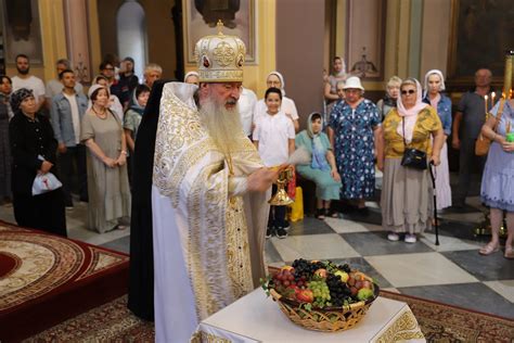 Удивительные сезонные преображения памятника великой духовной сущности