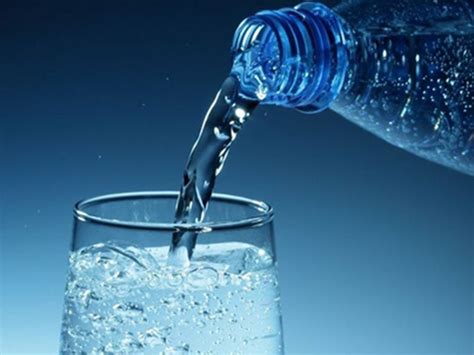 Чистая вода без примесей и химических веществ