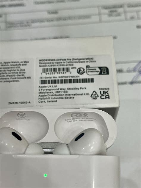 Шаг 2: Гарантия нахождения AirPods в режиме ожидания соединения
